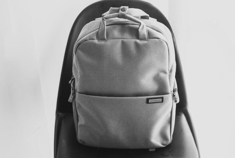 minimal simple backpack