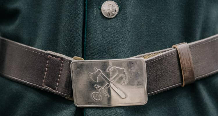 how to clip a belt buckle