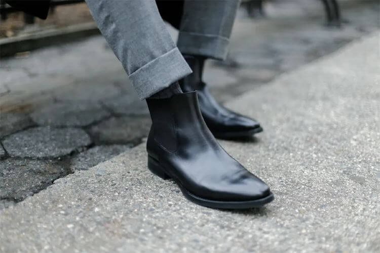 can you wear chelsea boots with a suit