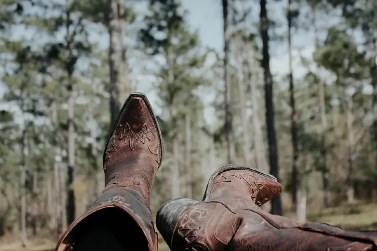 how to style men's cowboy boots