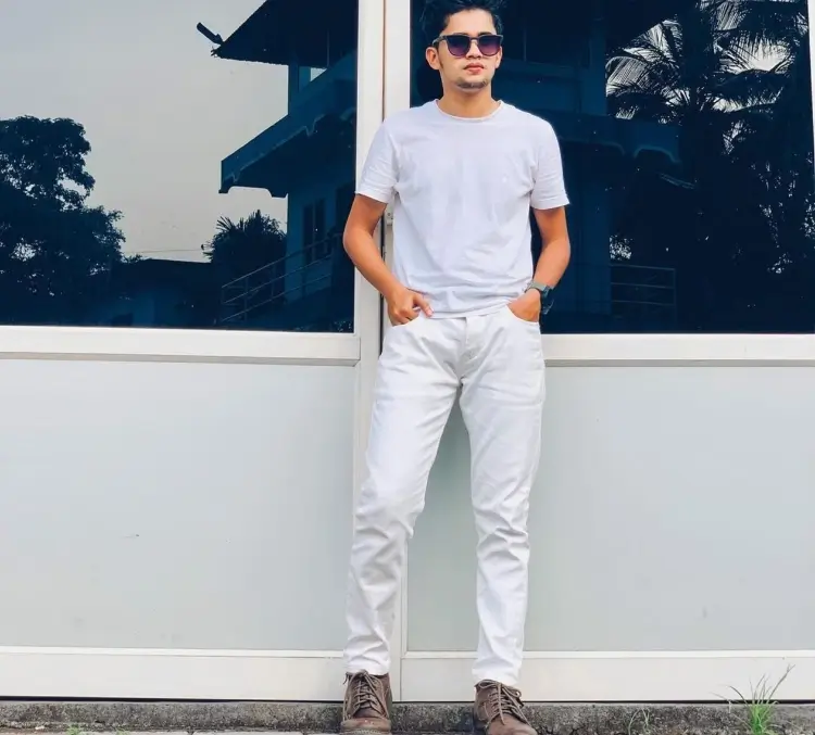 men's white jeans outfit