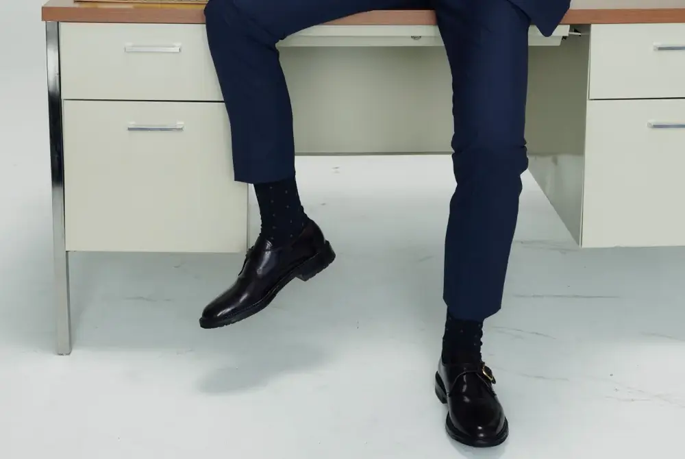 can you wear black shoes with navy pants