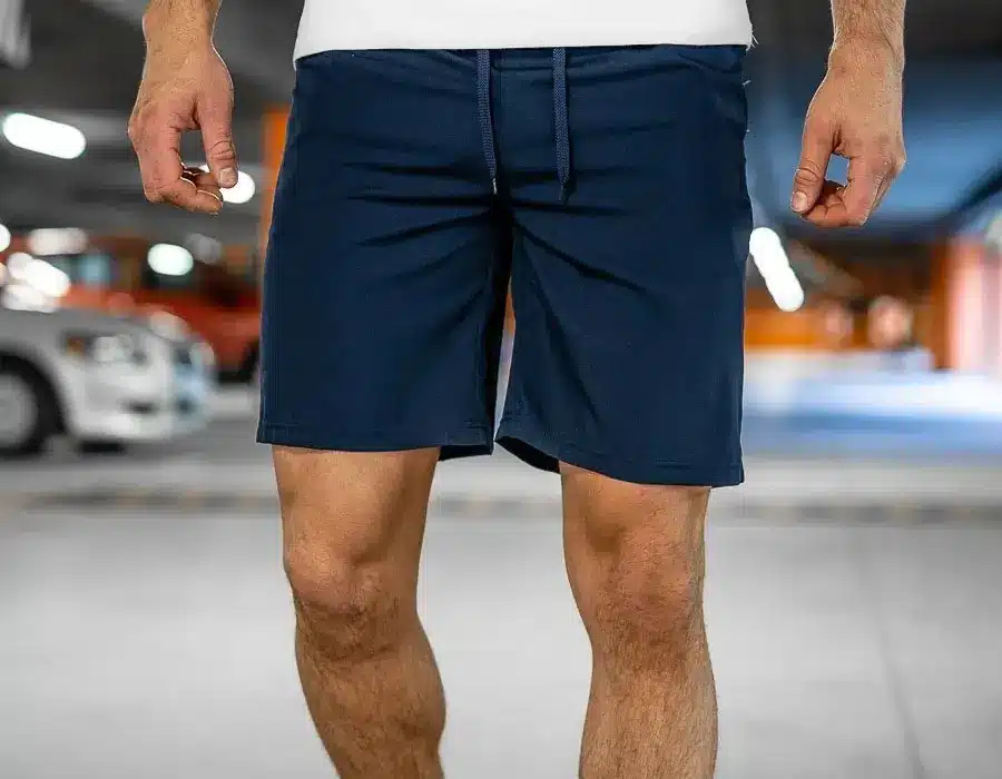 what to wear with dark blue shorts